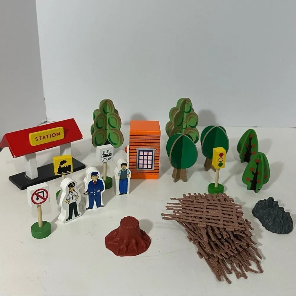 Thomas & Friends Wooden Railway Train – People, Signs, Fencing, Trees, Building